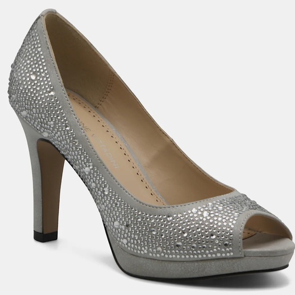 ADRIENNE VITTADINI -NWOT- Gervin Platform Pump in Silver - Picture 2 of 8